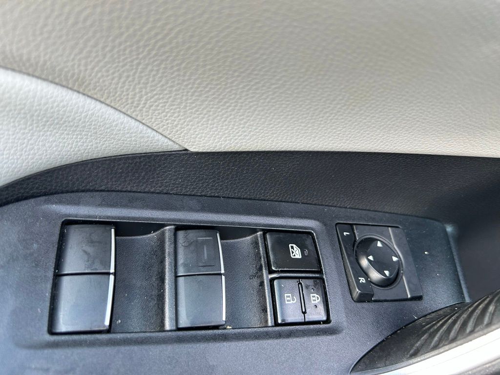 Thumbnail: 2020 Toyota RAV4 - 24