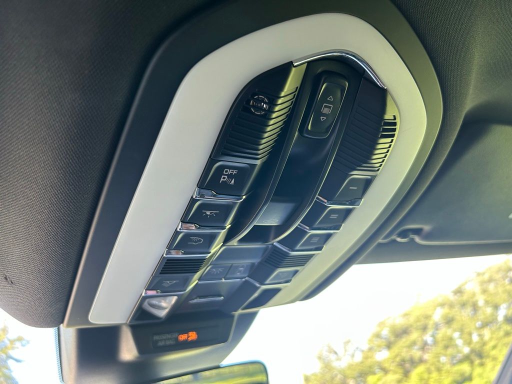 Thumbnail: 2020 Porsche Macan - 30