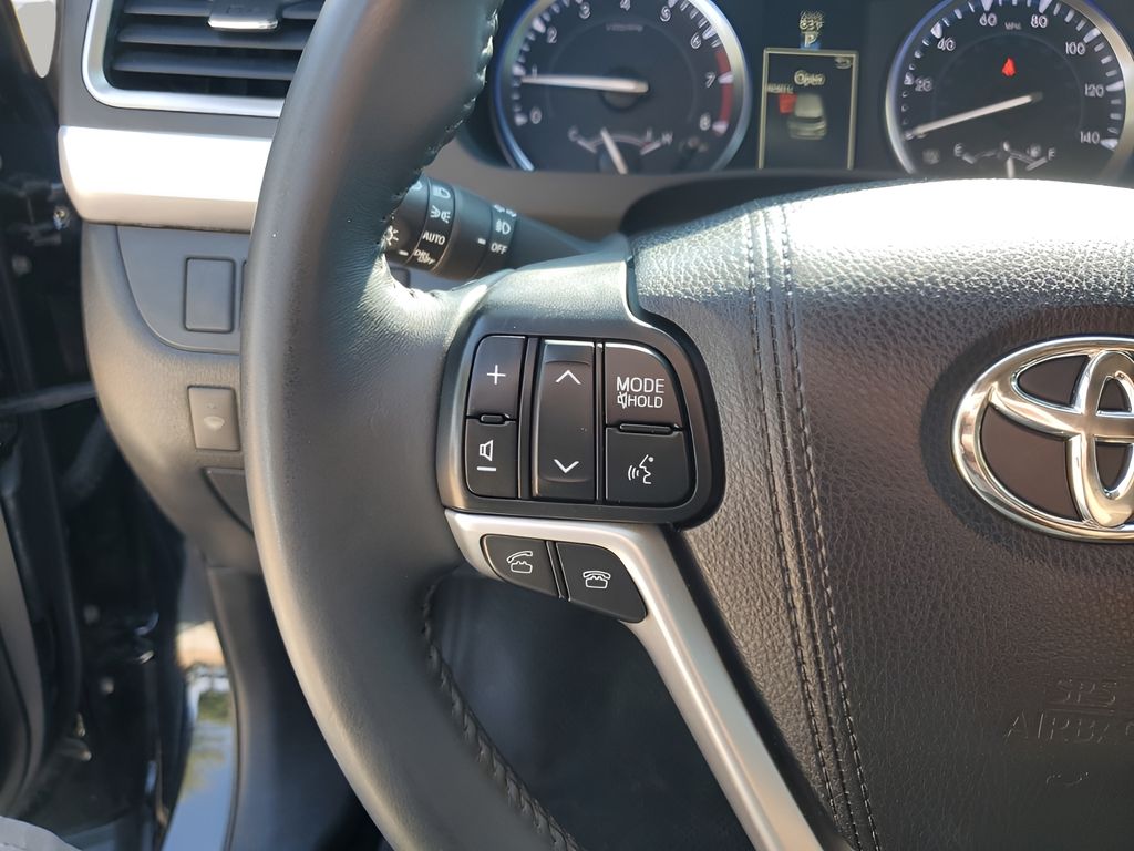 Used Car 2016 Toyota Highlander  Xle V6 For Sale In Austin, Texas