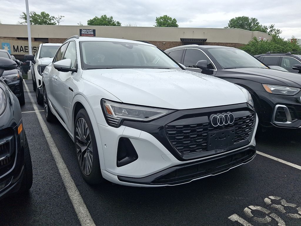Thumbnail: 2024 Audi Q8 e-tron - 3