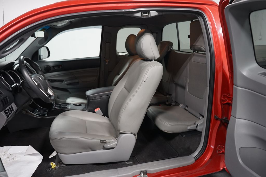 Thumbnail: 2013 Toyota Tacoma - 25