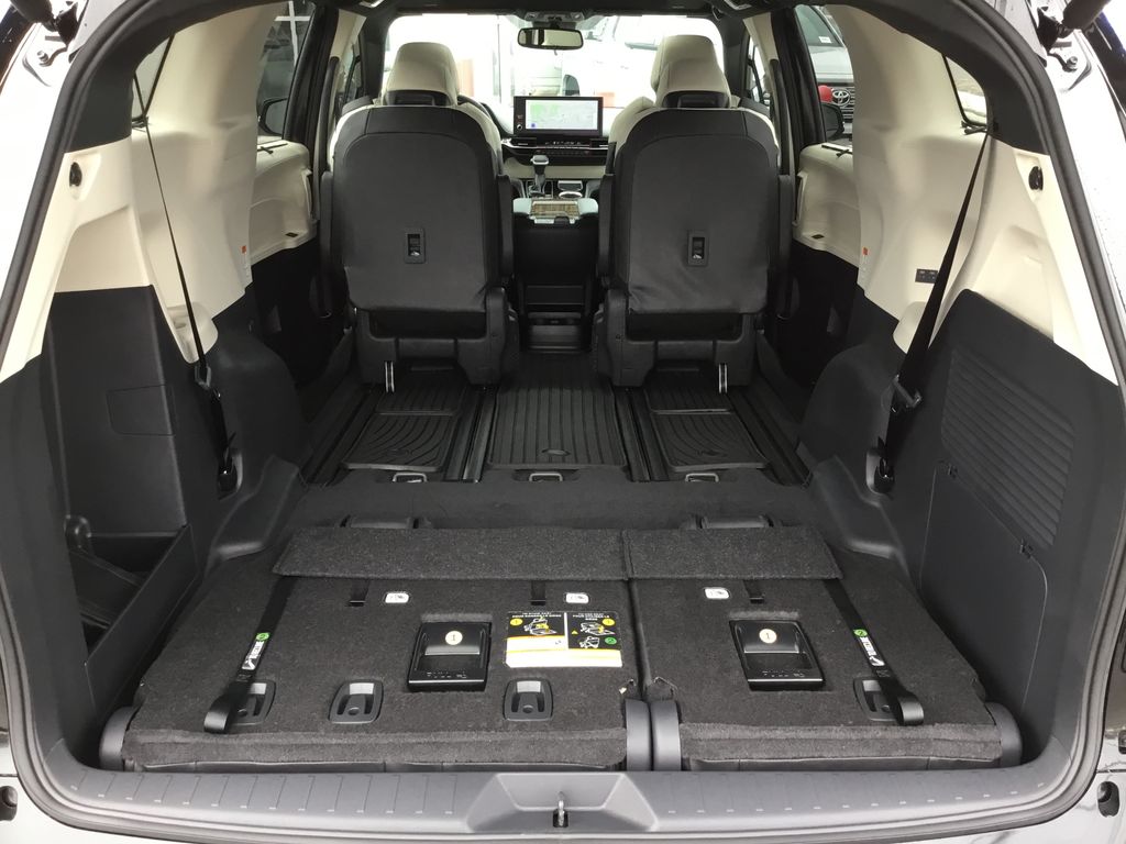 Thumbnail: 2026 Toyota Sienna - 18