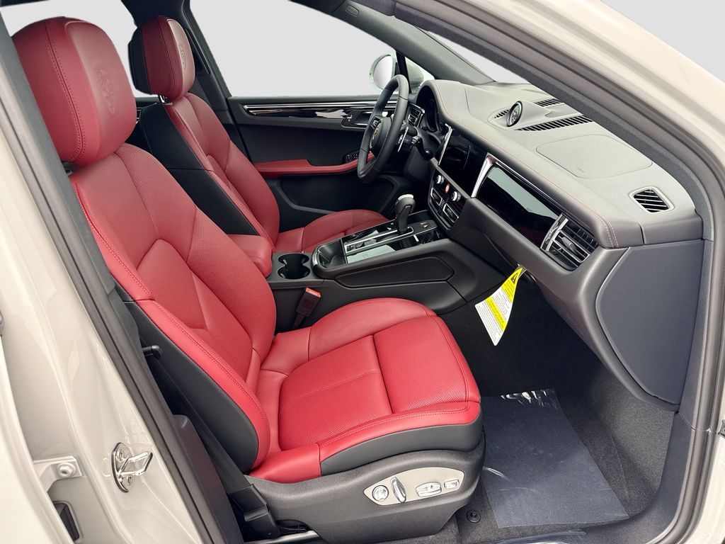 Thumbnail: 2026 Porsche Macan - 21