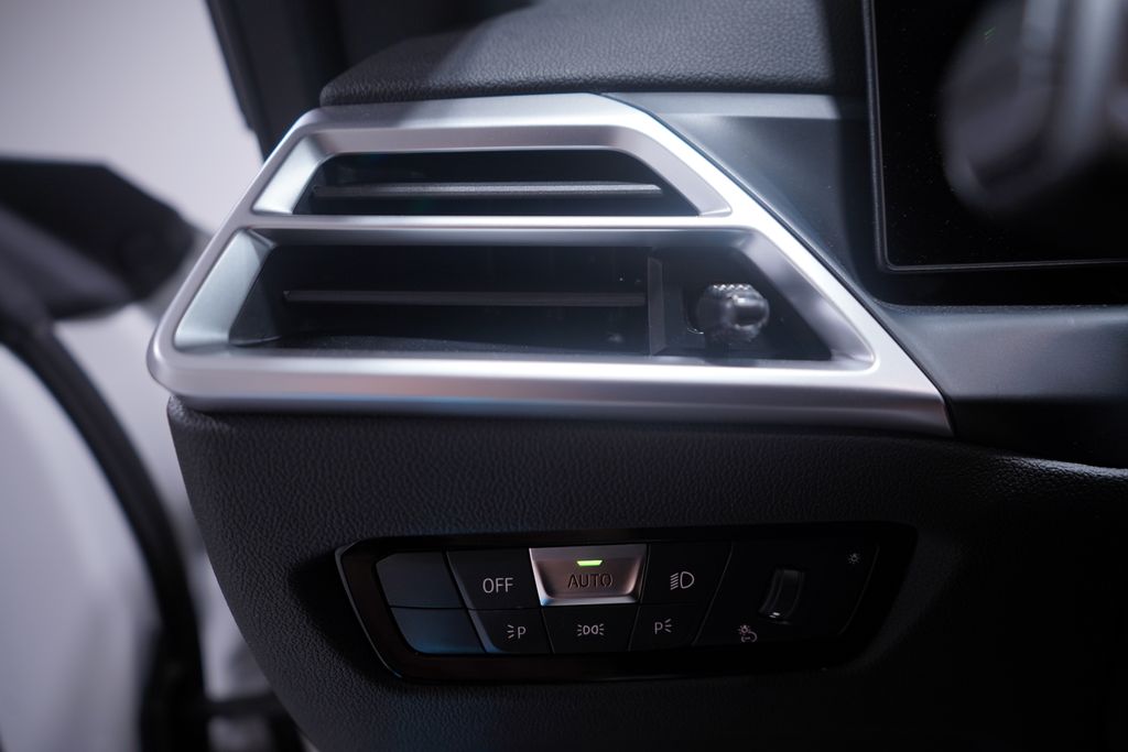 2025 BMW M2  19