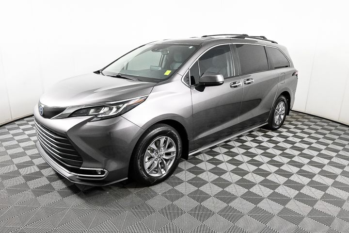 2022 Toyota Sienna XLE 4