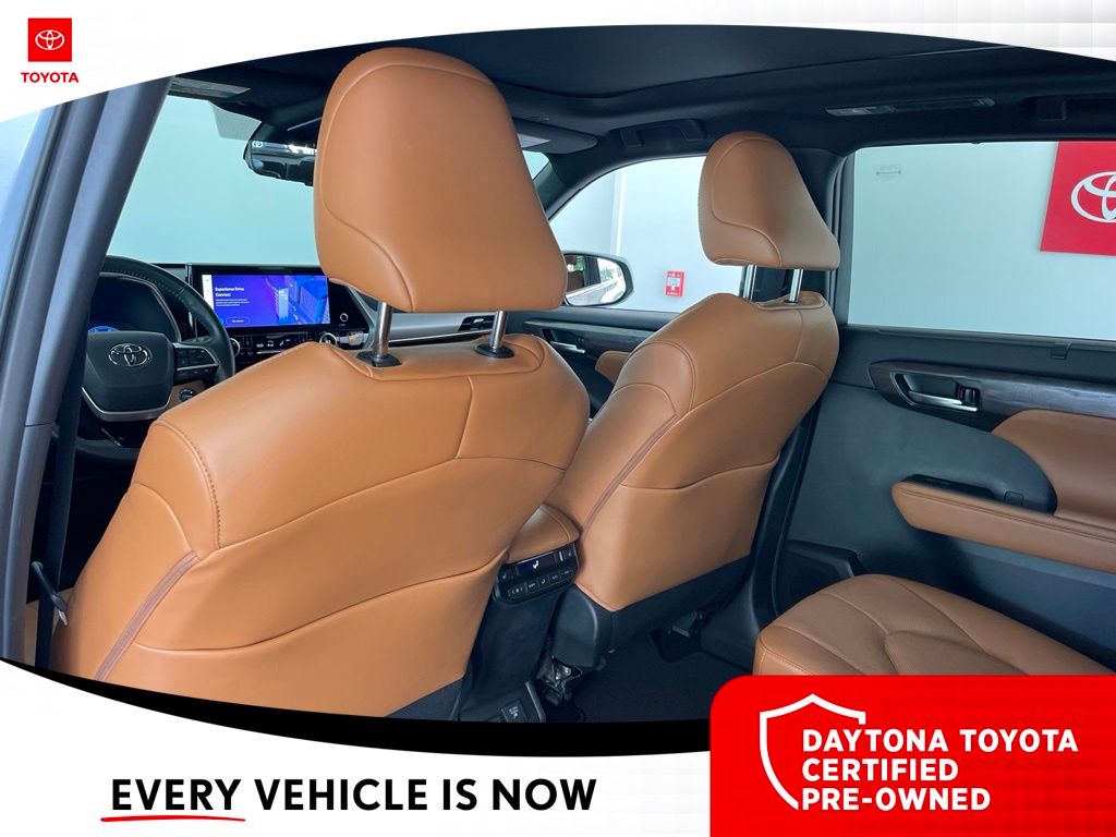 Used 2023 Toyota Highlander Hybrid SUV
