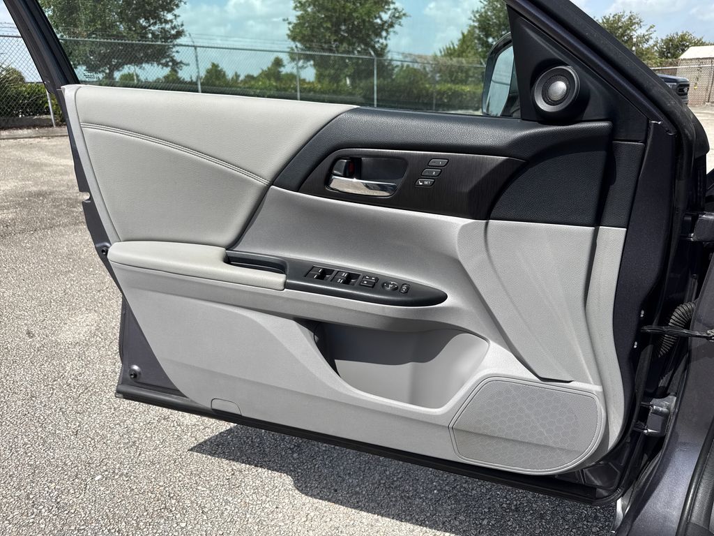 Used 2014  Honda EX-L image 13
