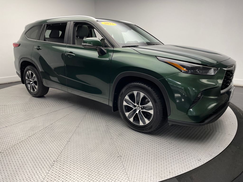 2023 Toyota Highlander XLE 3