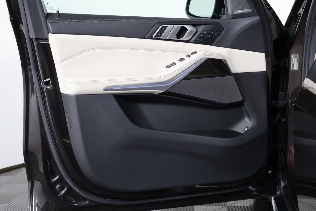2023 BMW X5 xDrive45e 12