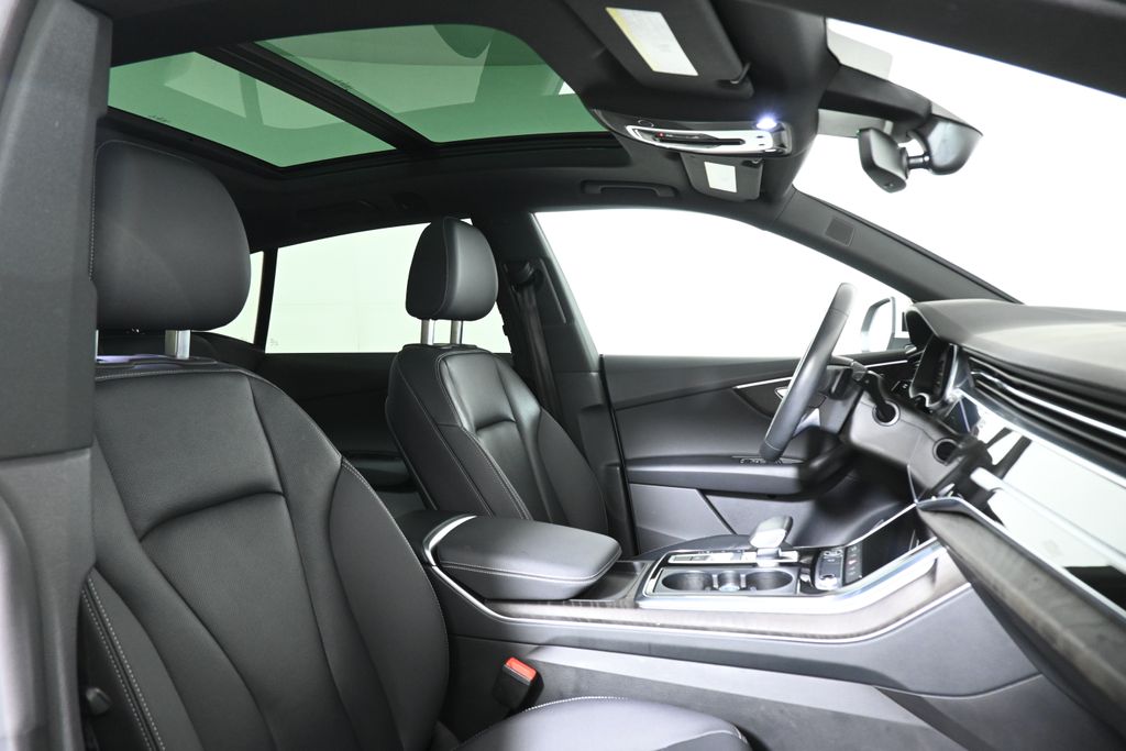 Thumbnail: 2021 Audi Q8 - 27