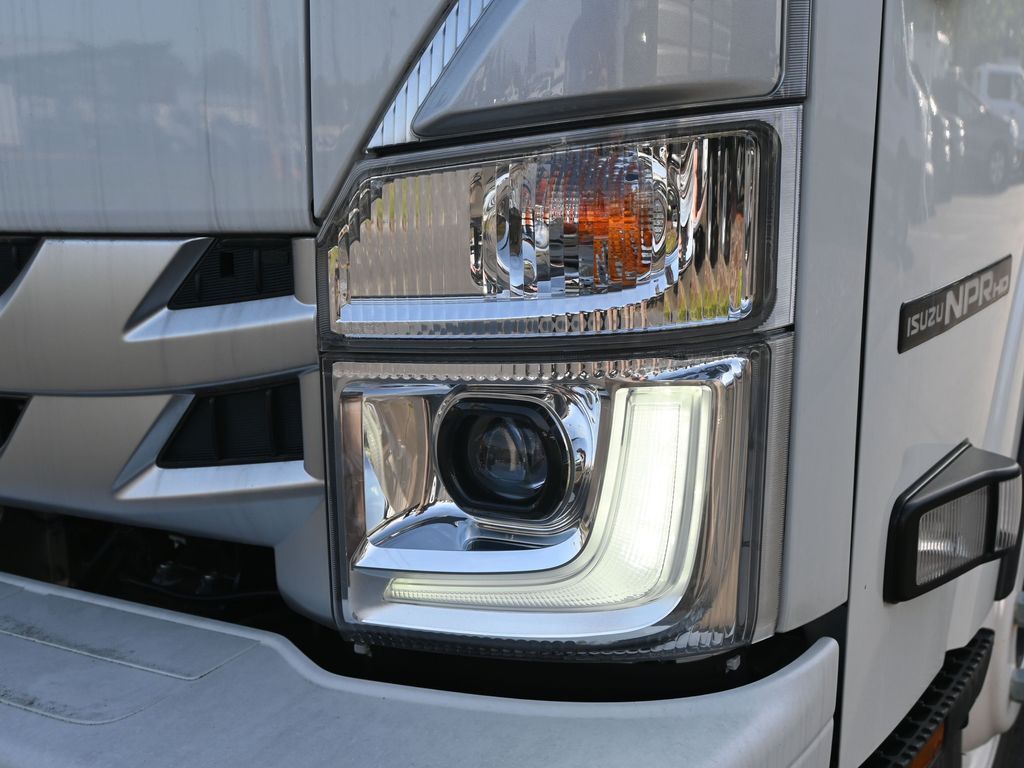 2024 Isuzu NPR HD 