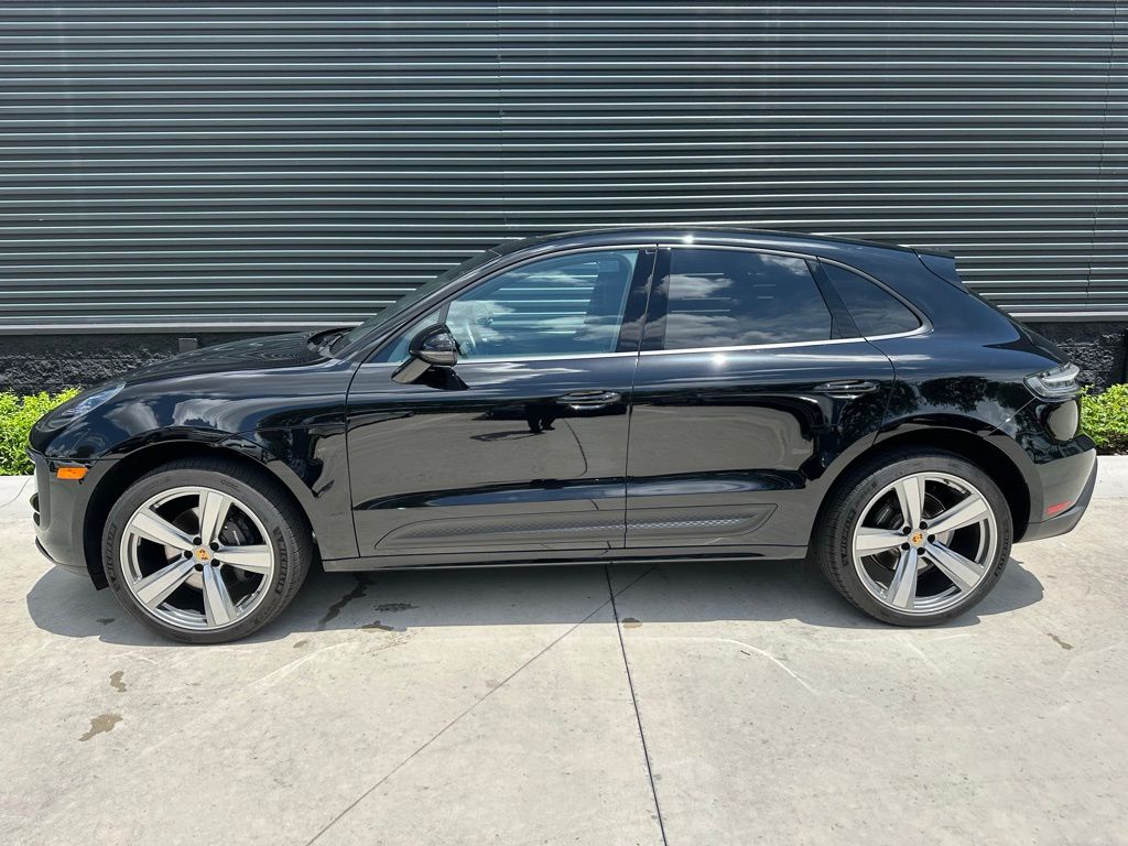 2025 Porsche Macan  2