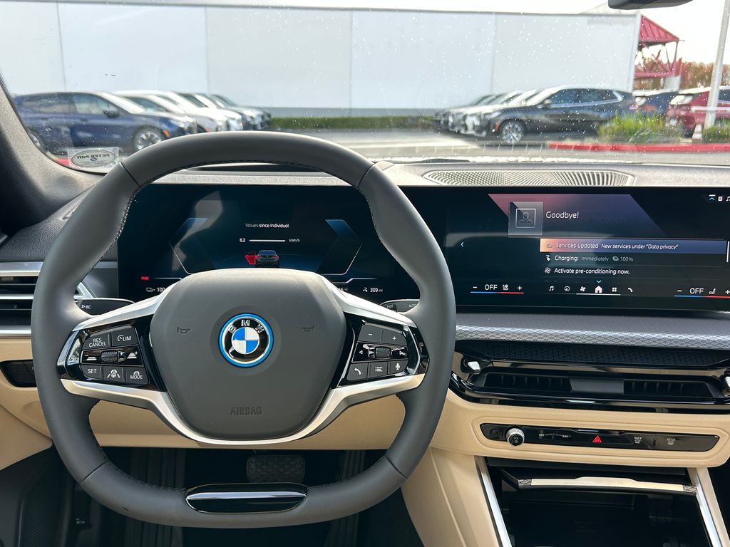 Thumbnail: 2025 BMW i4 - 17