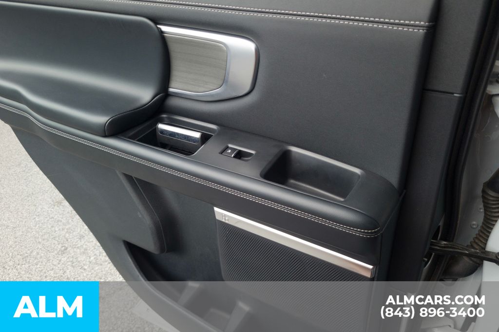 Used 2025 Silver Ford Platinum image 24