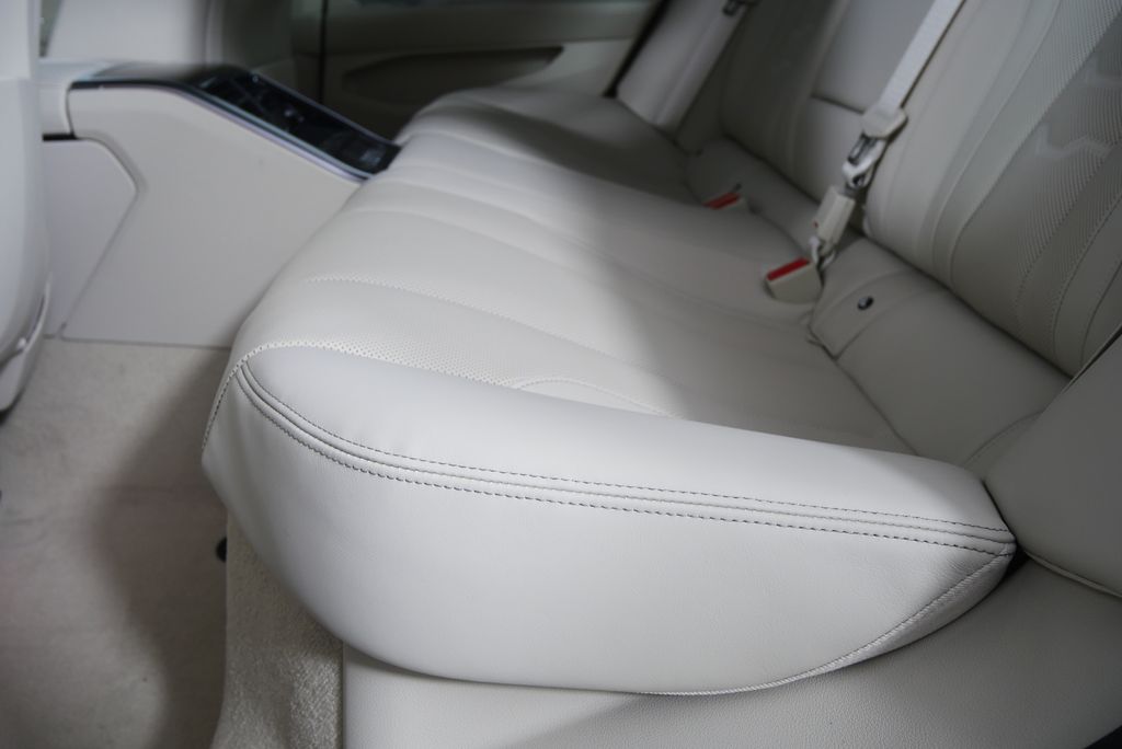 Thumbnail: 2026 BMW 8 Series - 15