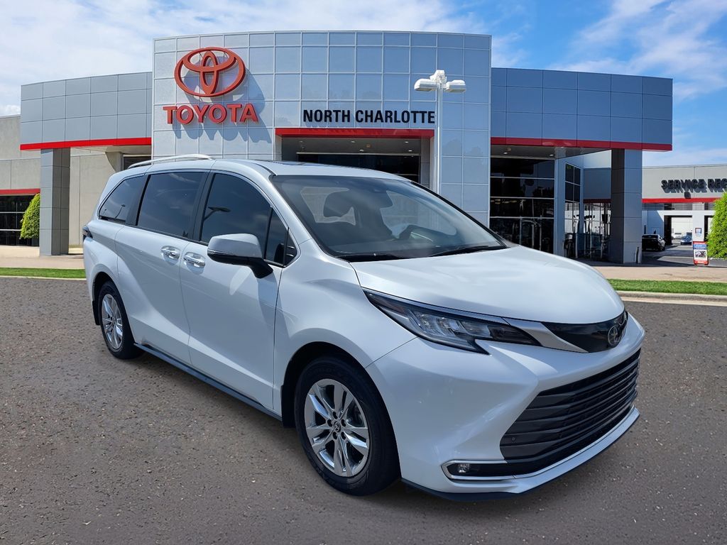 2023 Toyota Sienna Limited 7-Passenger FWD