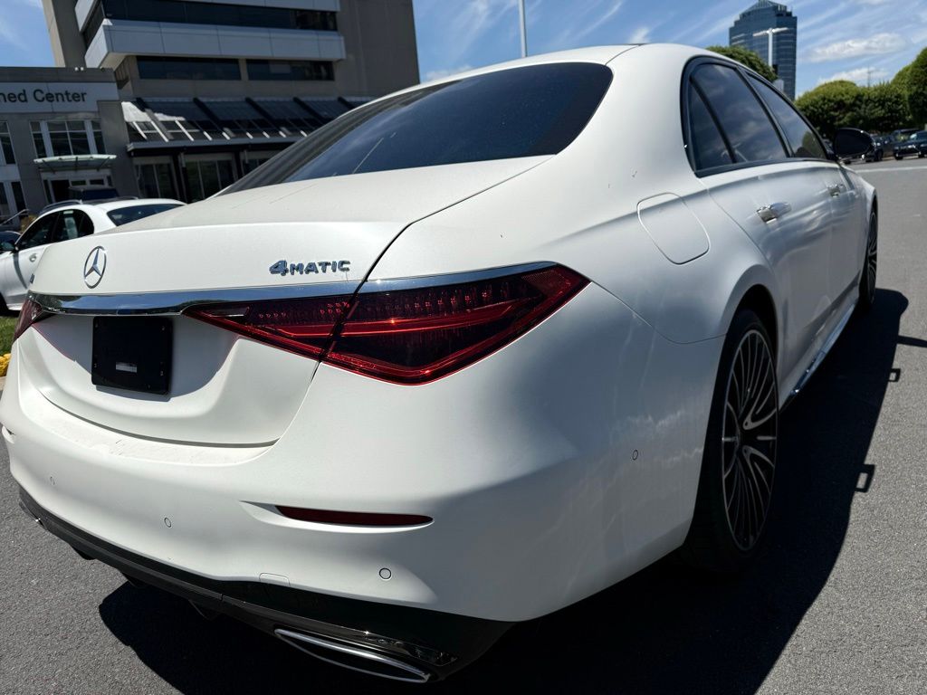 Thumbnail: 2023 Mercedes-Benz S-Class - 3