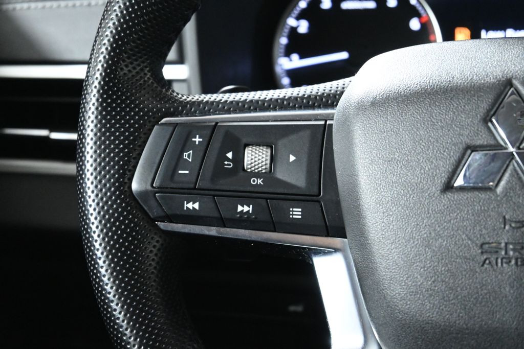 Thumbnail: 2022 Mitsubishi Outlander - 18