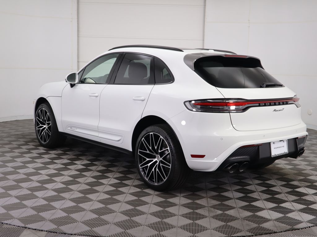 Thumbnail: 2025 Porsche Macan - 3
