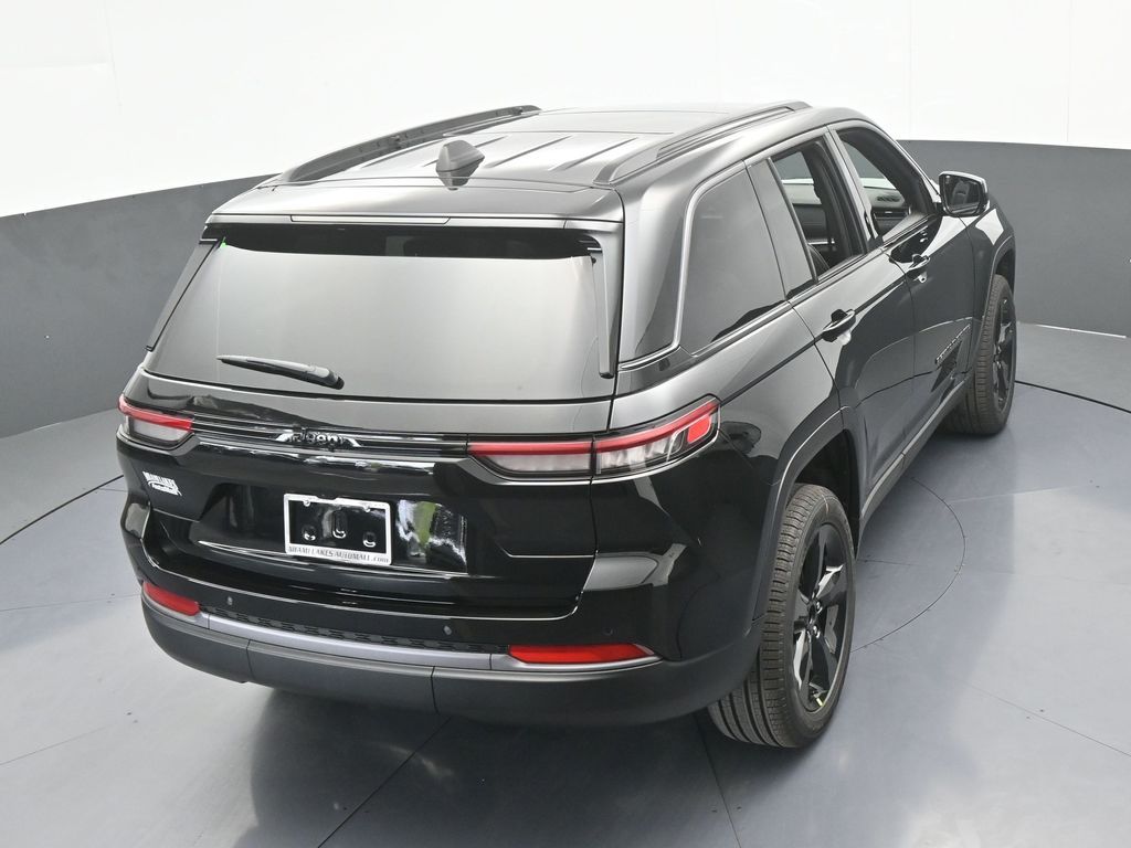 New 2026 Diamond Black Crystal Pearlcoat Jeep Limited image 45