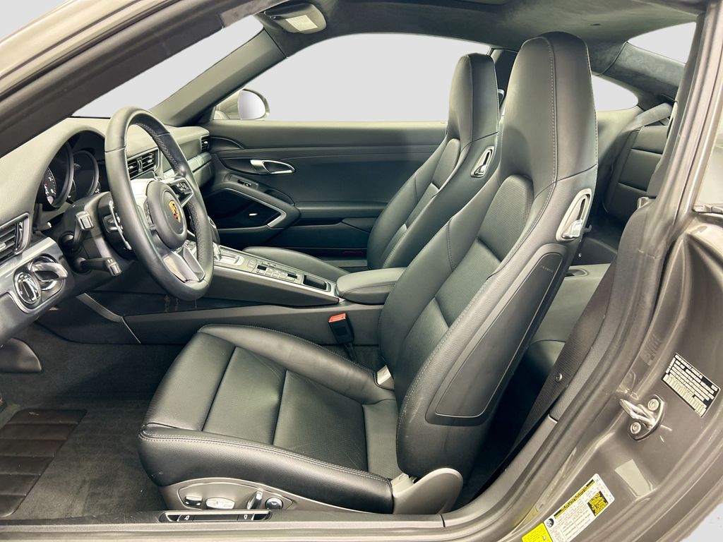 Thumbnail: 2017 Porsche 911 - 5