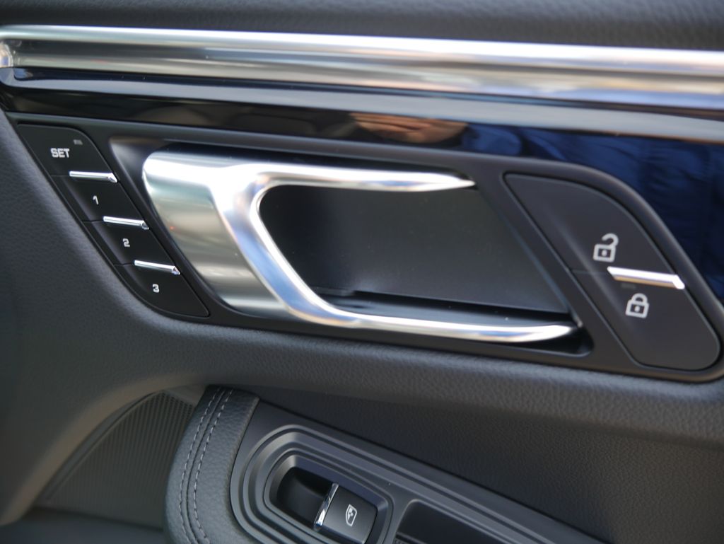 Thumbnail: 2026 Porsche Macan - 28