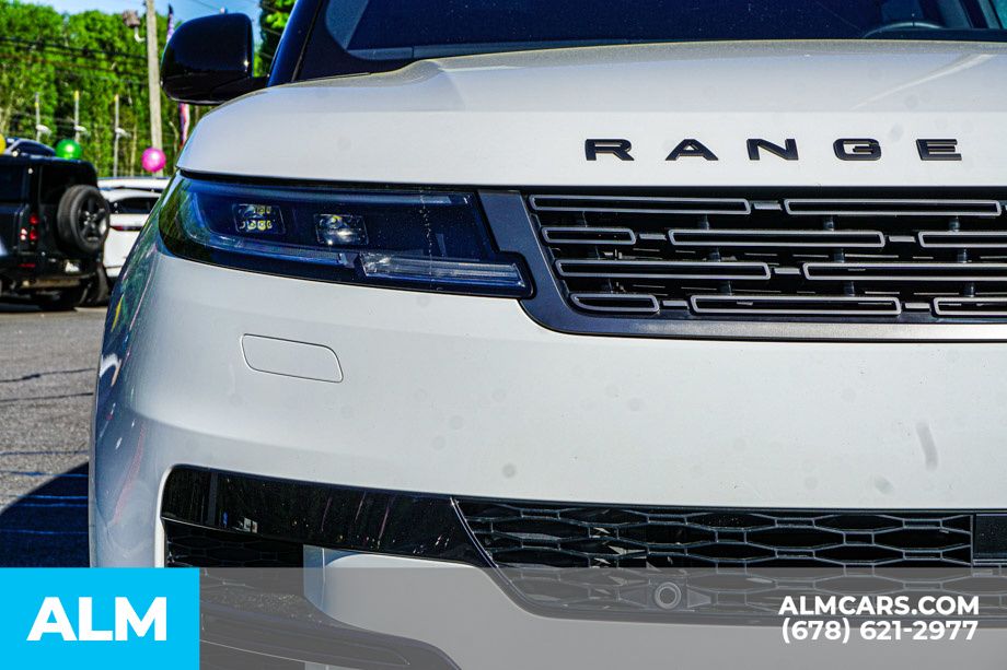 Used 2023 White Land Rover SE image 12