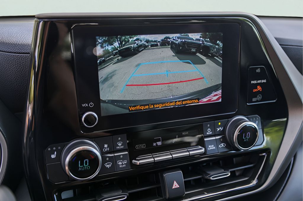 Used Car 2023 Toyota Highlander  Xle For Sale Under $35,000 In Austin, Texas