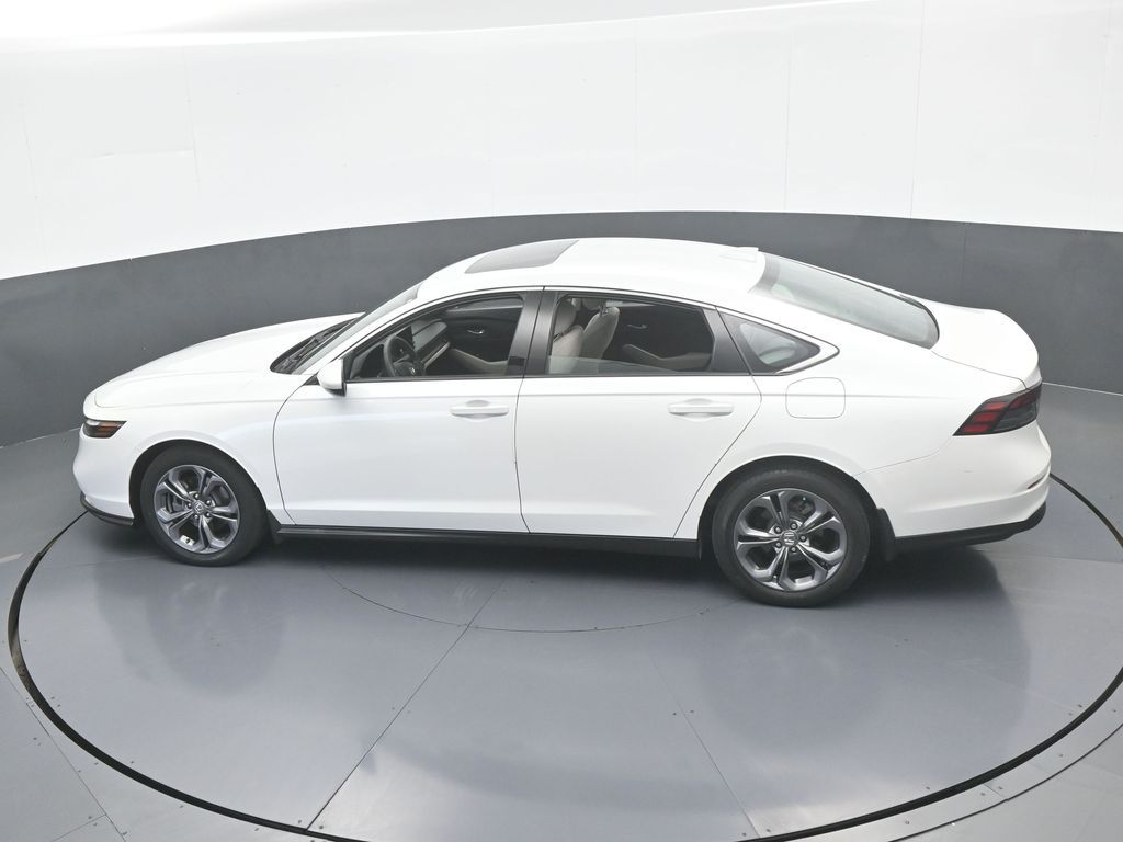 Used 2023 White Honda EX image 49