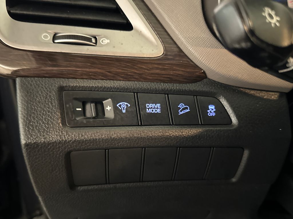 Used 2017 Blue Hyundai SE image 17