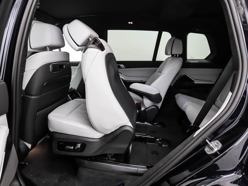 Thumbnail: 2026 BMW X7 - 24