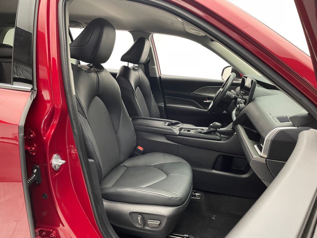 Thumbnail: 2024 Toyota Grand Highlander - 18