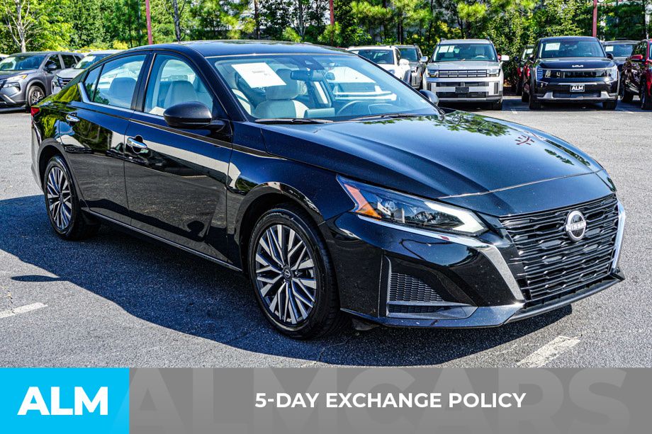 Used 2025 Black Nissan 2.5 SV image 3