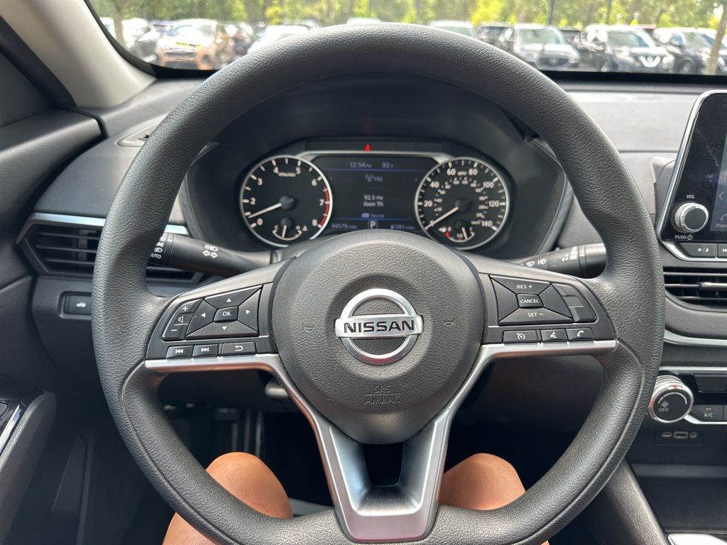2021 Gun Metallic Nissan Altima 2.5 SV FWD Sedan
