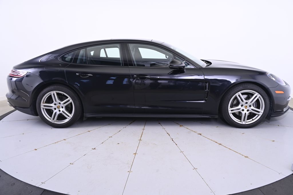 Thumbnail: 2018 Porsche Panamera - 8