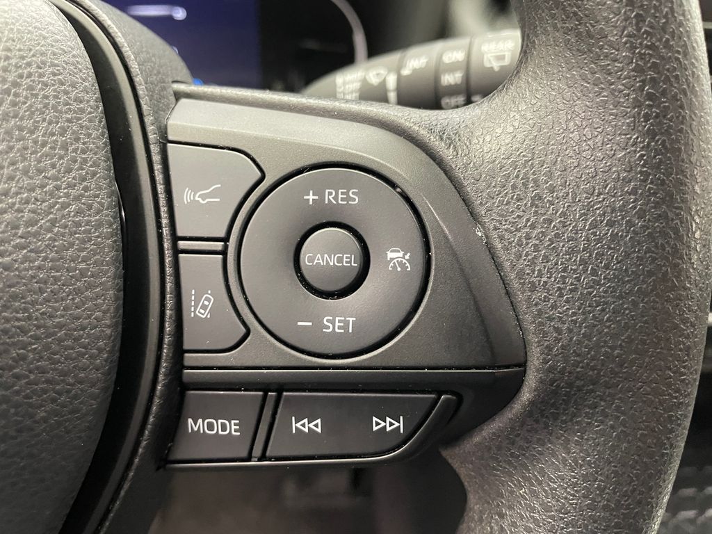 2024 Toyota RAV4 XLE 23