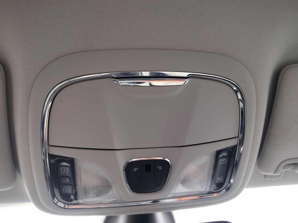 Used Car 2020 Jeep Cherokee  Latitude Plus For Sale Under $20,000 In Austin, Texas