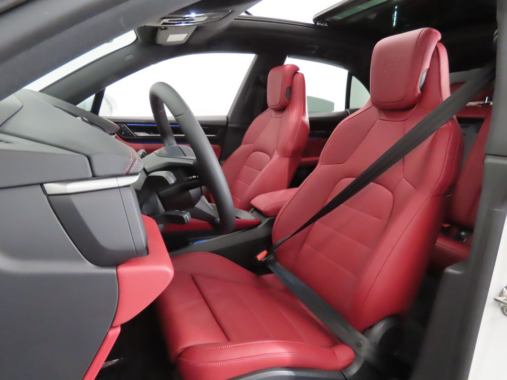 Thumbnail: 2025 Porsche Macan - 5
