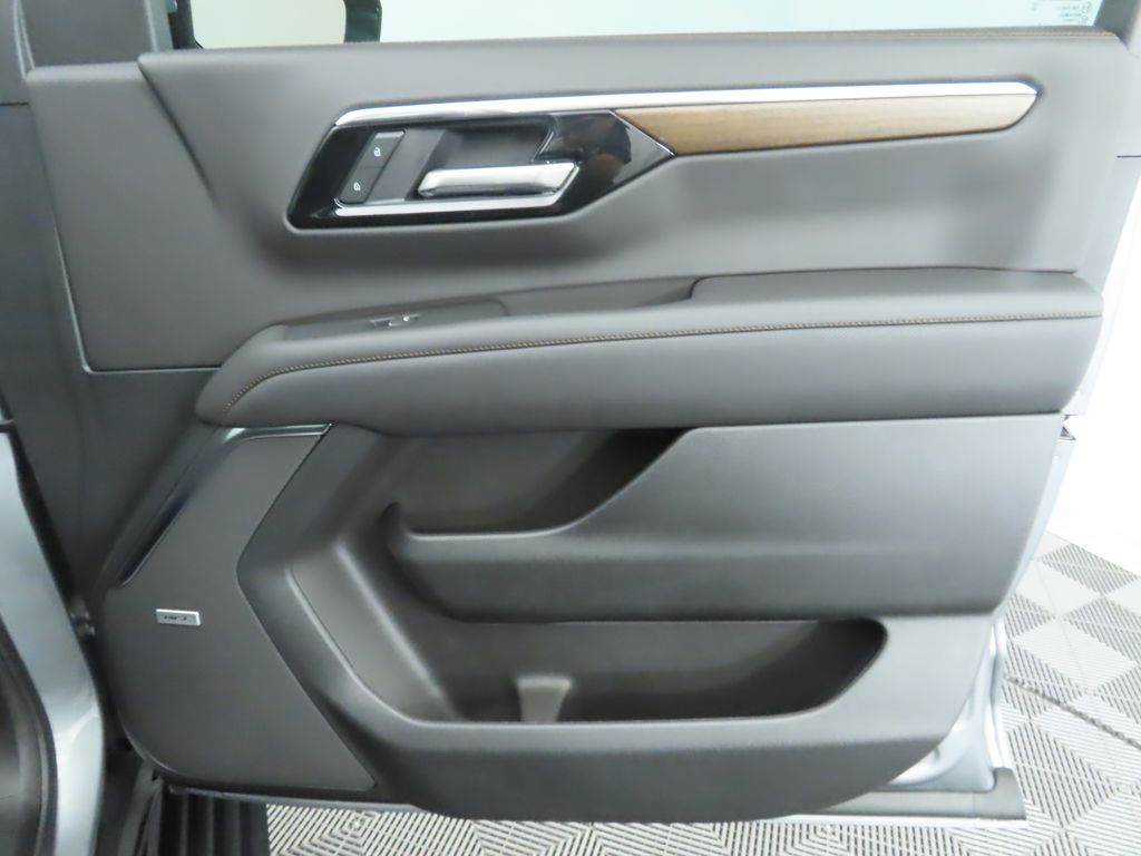 Thumbnail: 2025 Chevrolet Tahoe - 27