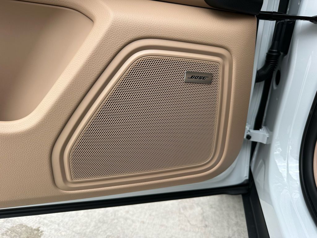 Thumbnail: 2026 Porsche Macan - 23