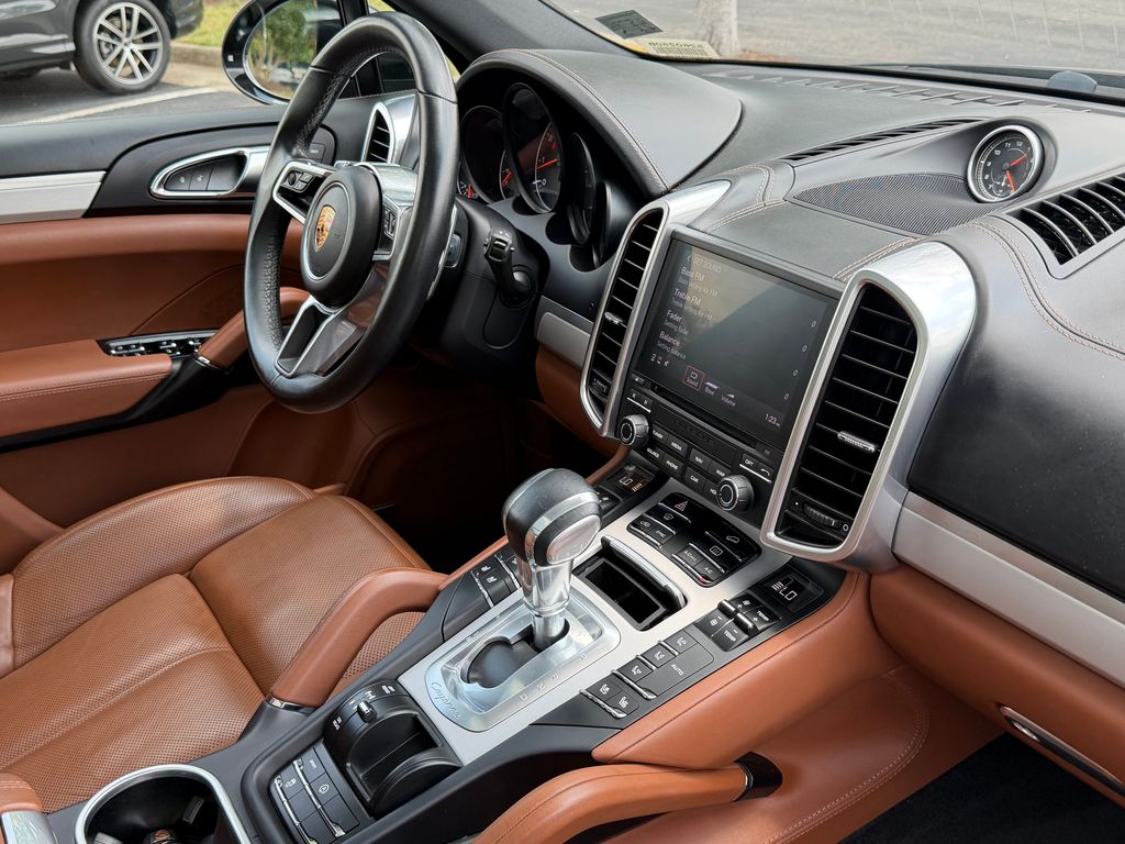 Thumbnail: 2017 Porsche Cayenne - 8