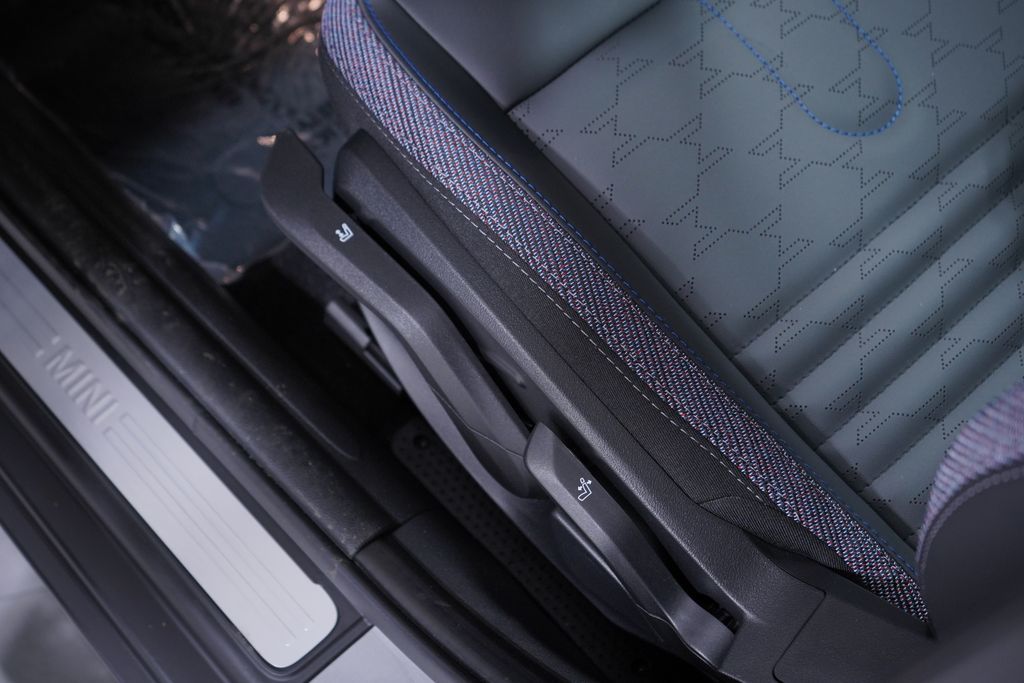 Thumbnail: 2026 MINI Cooper - 14