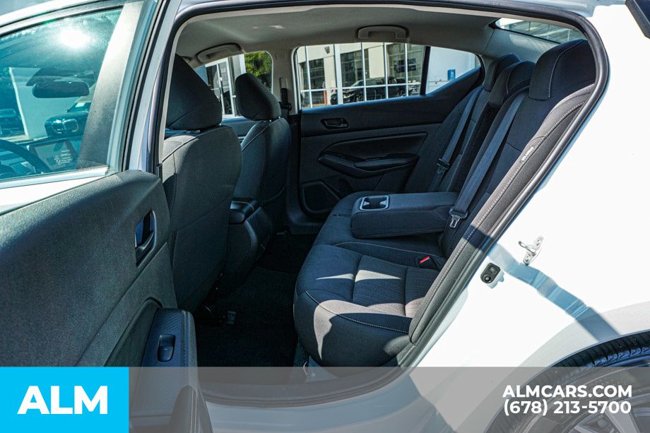 Used 2025 White Nissan 2.5 SV image 20