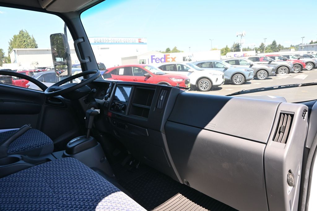 2025 Isuzu NPR HD 