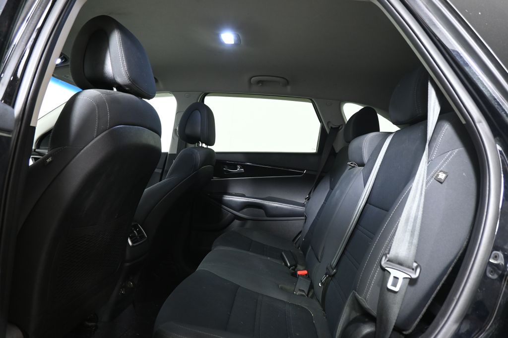 Thumbnail: 2017 Kia Sorento - 7