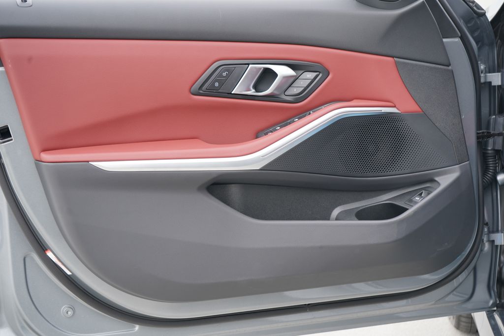 Thumbnail: 2025 BMW 3 Series - 9