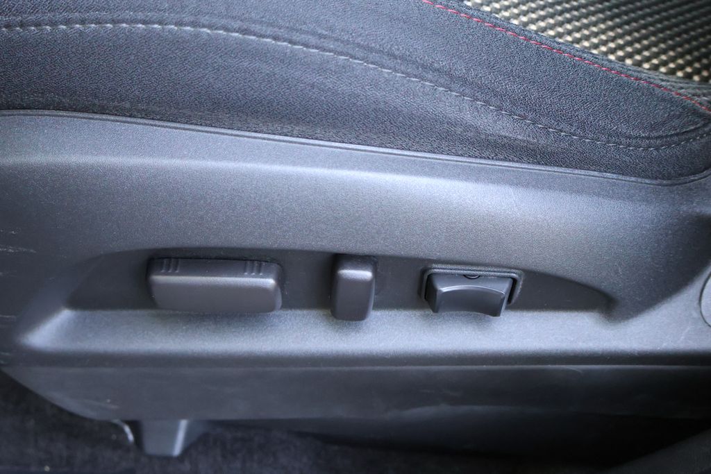 Thumbnail: 2011 Chevrolet Equinox - 29