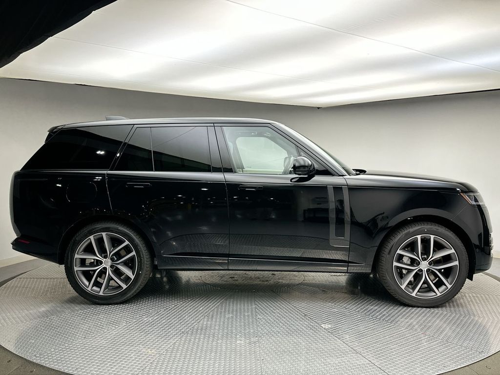 2025 Land Rover Range Rover SE 4