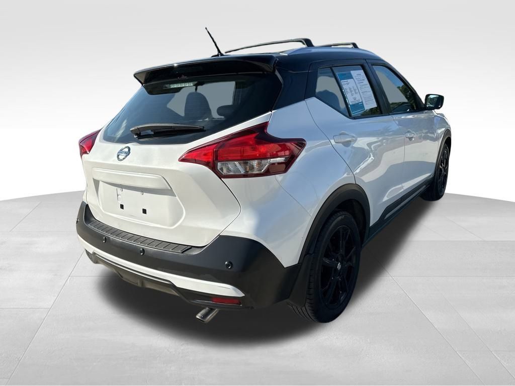 2020 Aspen White/Super Black Nissan Kicks SR FWD SUV