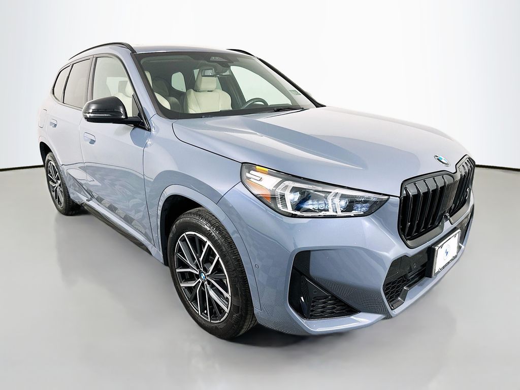 Thumbnail: 2023 BMW X1 - 3